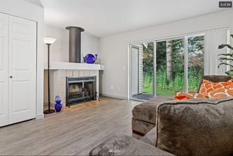 2100 S 336th St, Unit R4 in Federal Way, WA - Foto de edificio - Building Photo