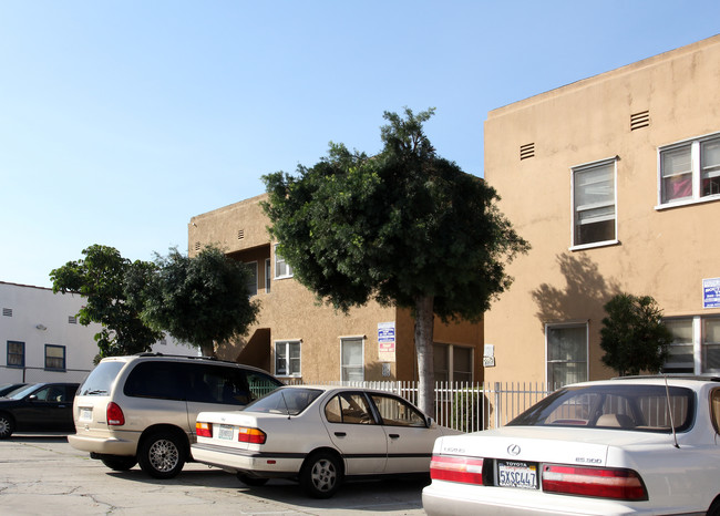 5871 Crenshaw Blvd in Los Angeles, CA - Building Photo - Building Photo