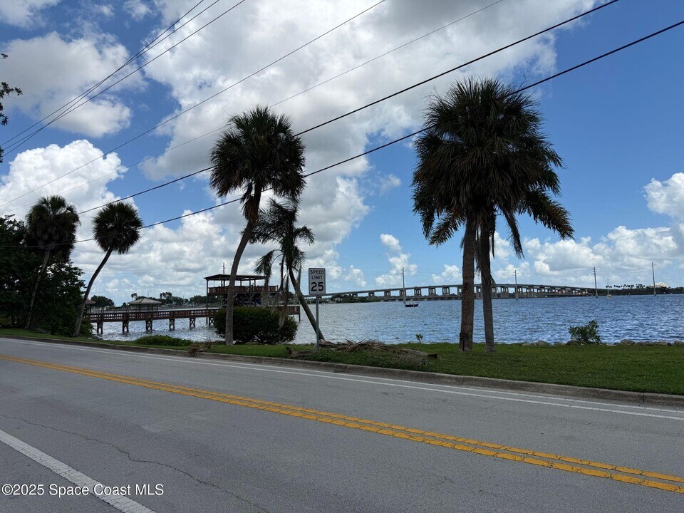 55 Riverside Dr in Cocoa, FL - Building Photo