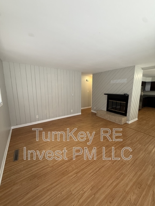 803 Dorman Dr in Streamwood, IL - Building Photo - Building Photo