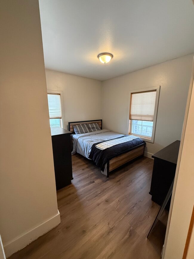 306 D Ave in Kalona, IA - Foto de edificio - Building Photo