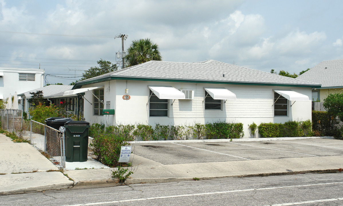 715 N L St in Lake Worth, FL - Foto de edificio