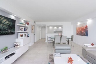 1901 Brickell Ave in Miami, FL - Building Photo - Building Photo