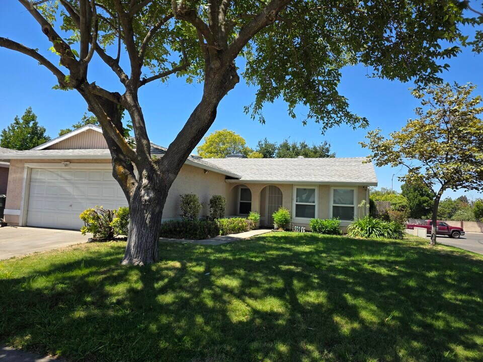 4900 Earlcort Cir in Sacramento, CA - Building Photo