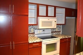 143 Ponwood Cir, Unit 143 in Madison, WI - Foto de edificio - Building Photo