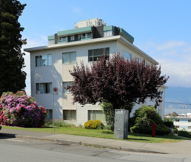 1755 Vine St in Vancouver, BC - Building Photo - Primary Photo