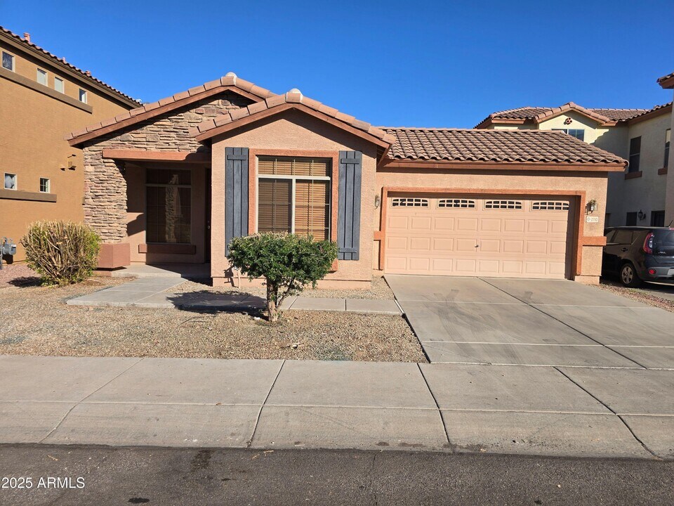 2710 E Chester Dr in Chandler, AZ - Building Photo