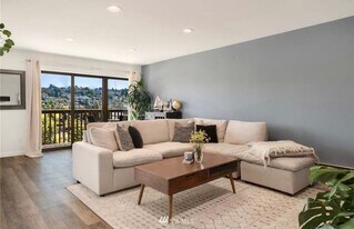 2550 Thorndyke Ave W in Seattle, WA - Building Photo