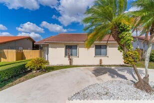 13755 SW 23rd Terrace in Miami, FL - Building Photo