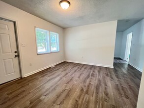 7233 US-1 in Bracey, VA - Building Photo - Building Photo