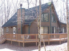 64 Hugo Dr in Albrightsville, PA - Foto de edificio - Building Photo