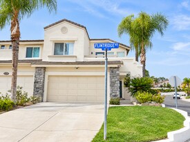 935 S Flintridge Way in Anaheim, CA - Building Photo