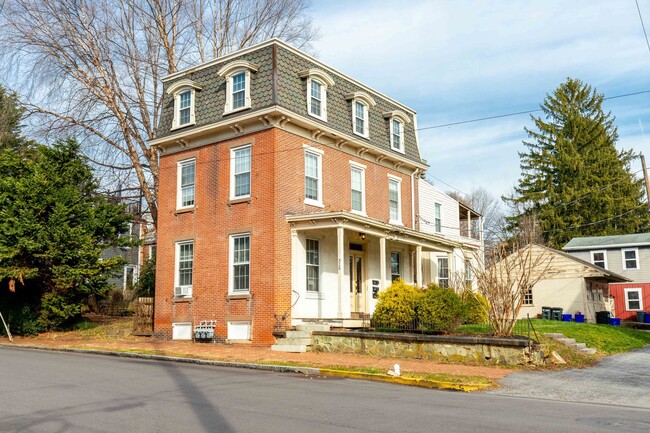 property at 315 N Walnut St