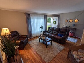 73 Emerald Rd in Springfield, MA - Building Photo - Building Photo