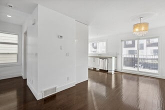 1530 Bayside Ave SW in Airdrie, AB - Building Photo - Building Photo