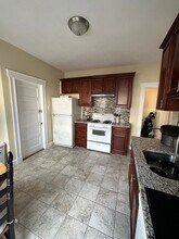 12 Moore St, Unit 2 in Somerville, MA - Building Photo - Building Photo