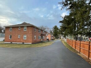 494 Kenwood Ave, Unit B2L in Delmar, NY - Building Photo - Building Photo
