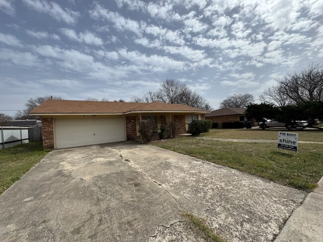 1806 Kangaroo Ave in Killeen, TX - Foto de edificio - Building Photo