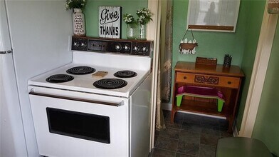 521 Lonsvale Dr in Anderson, IN - Building Photo - Building Photo