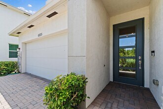 6825 Pointe of Woods Dr in West Palm Beach, FL - Building Photo - Building Photo