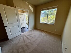7902 168th Ave NE in Redmond, WA - Building Photo - Building Photo