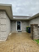 1111 E Brompton Dr in Pearland, TX - Building Photo - Building Photo