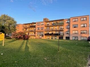 1391 WILSON COURT APARTMENTS in Toronto, ON - Building Photo - Building Photo