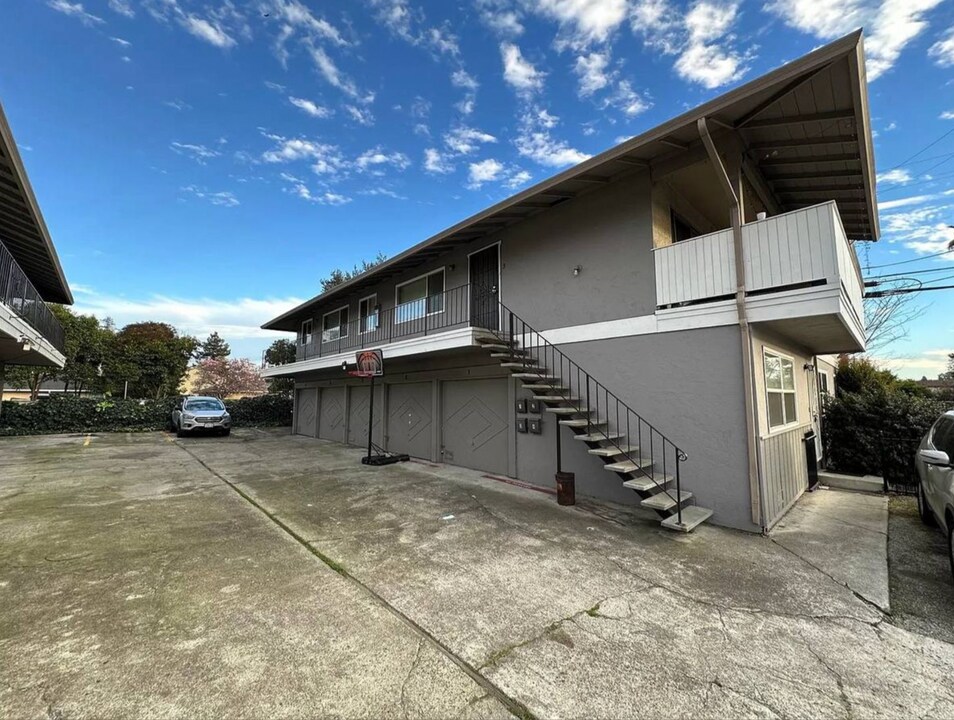 26596 Chisholm Ct, Unit 2 in Hayward, CA - Foto de edificio