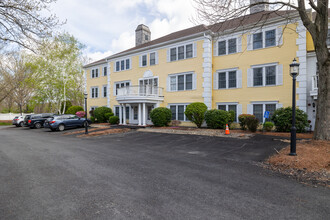 Prides Crossing in Methuen, MA - Building Photo - Building Photo