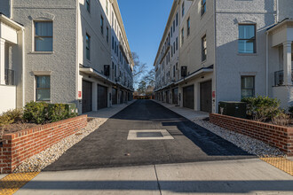 The Row at Westhampton in Richmond, VA - Building Photo - Building Photo