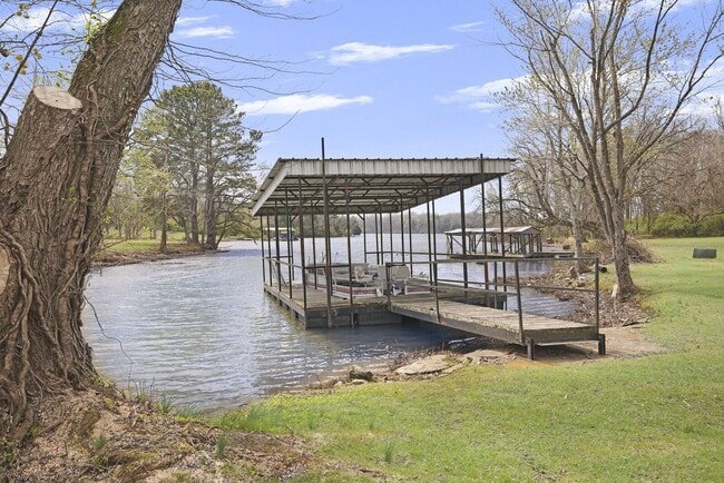 property at 113 Cumberland Shores Dr