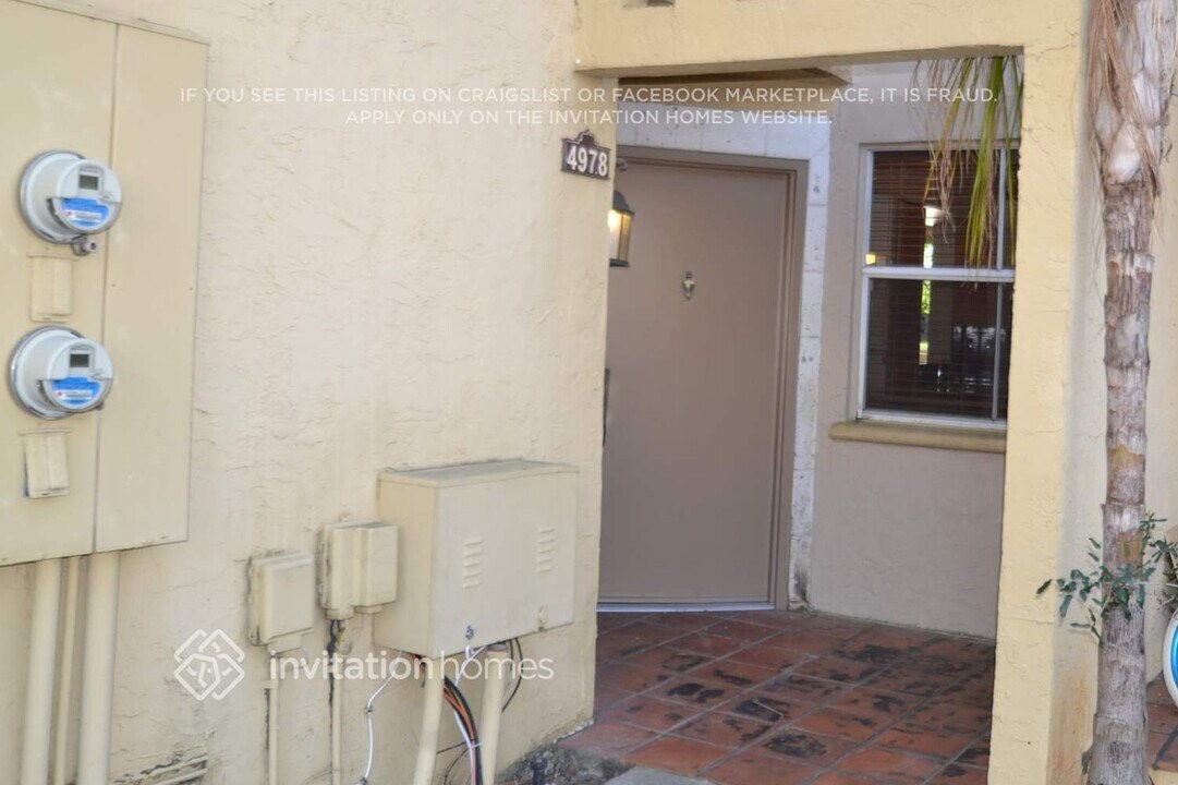 4978 NW 97th Pl in Doral, FL - Building Photo