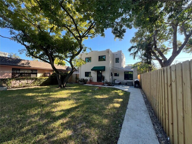 1534 Monroe St in Hollywood, FL - Building Photo - Building Photo