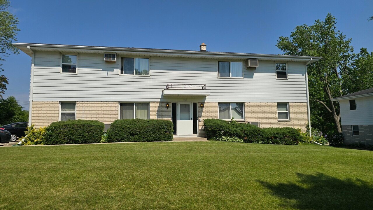 515 N 18th Ave in West Bend, WI - Building Photo