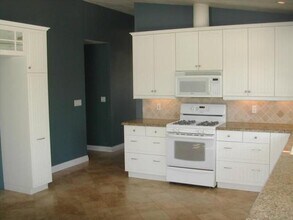 131 Nixon Cir in Oceanside, CA - Building Photo - Building Photo
