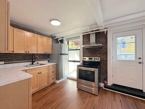 202 Grand St, Unit 1 in Newburgh, NY - Foto de edificio - Building Photo