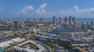 468 Golden Isles Dr in Hallandale Beach, FL - Building Photo - Building Photo