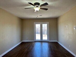 3145 Lakeside Dr in The Village, OK - Building Photo - Building Photo