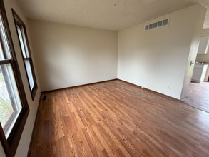 5814 Laporte Dr in Lansing, MI - Foto de edificio - Building Photo