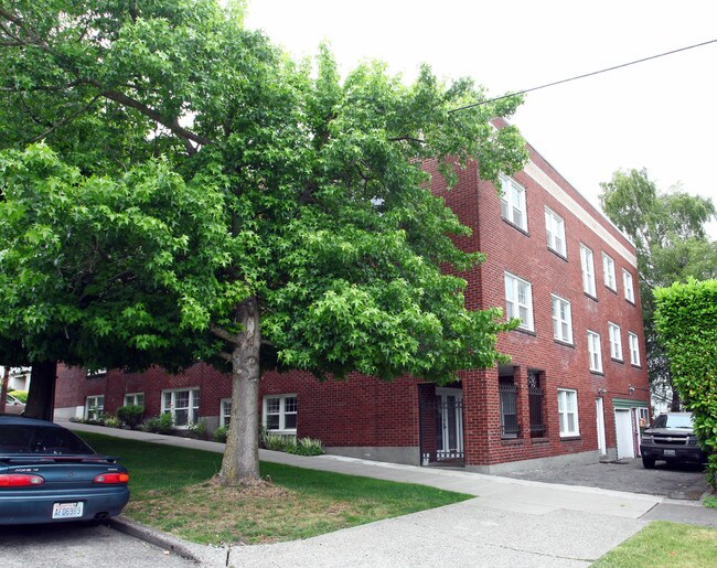 Bugge Apartments in Seattle, WA - Foto de edificio - Building Photo