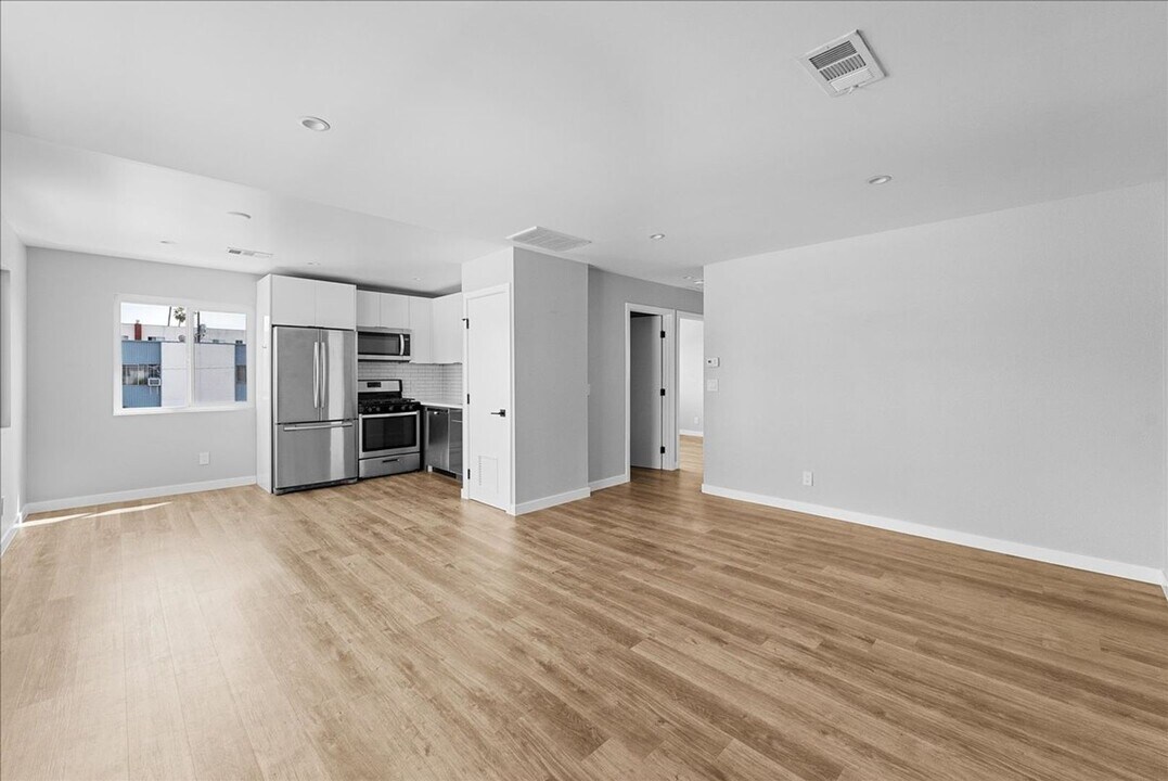 941 Normandie Ave in Los Angeles, CA - Building Photo