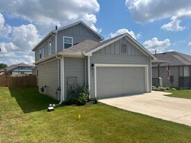 311 Town Lk Bnd in Kyle, TX - Building Photo