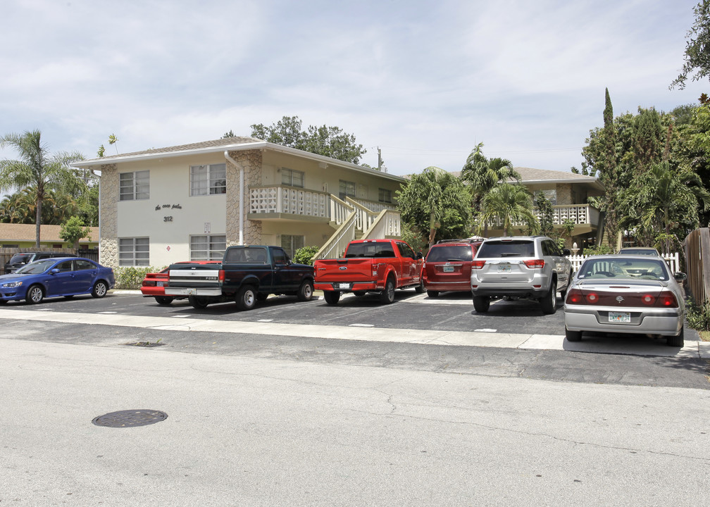 The Coco Palm in Fort Lauderdale, FL - Building Photo