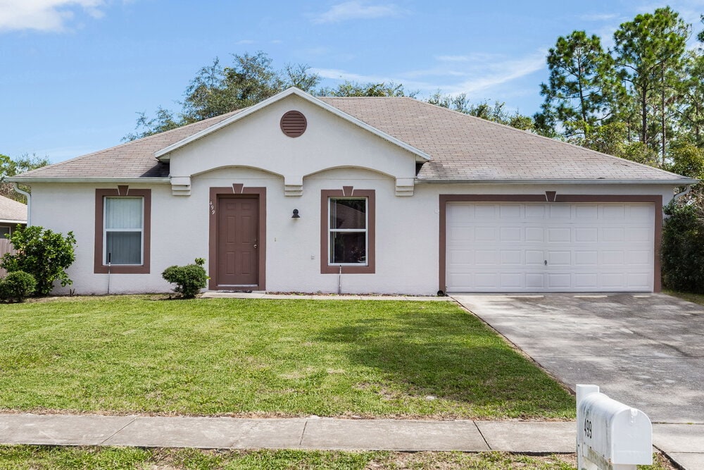 499 Katherwood Ct in Deltona, FL - Foto de edificio