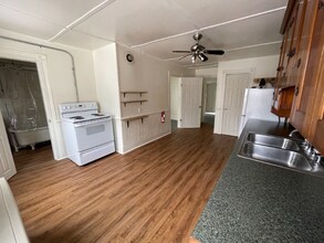 82 Maple St, Unit 4 in St Johnsbury, VT - Building Photo - Building Photo