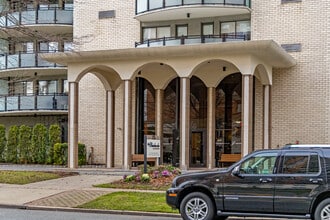 The Sherbrooke Center Co-Op in Hackensack, NJ - Building Photo - Building Photo