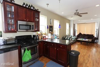 2439 W Homer St-Unit -Unit 1 in Chicago, IL - Building Photo - Building Photo