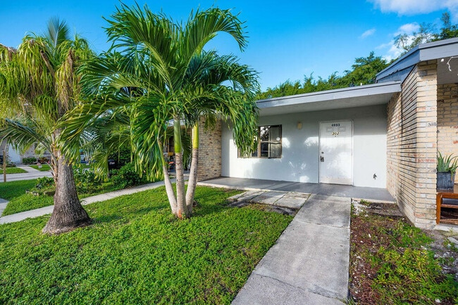 4953 Freedom Cir in Lake Worth, FL - Building Photo - Building Photo