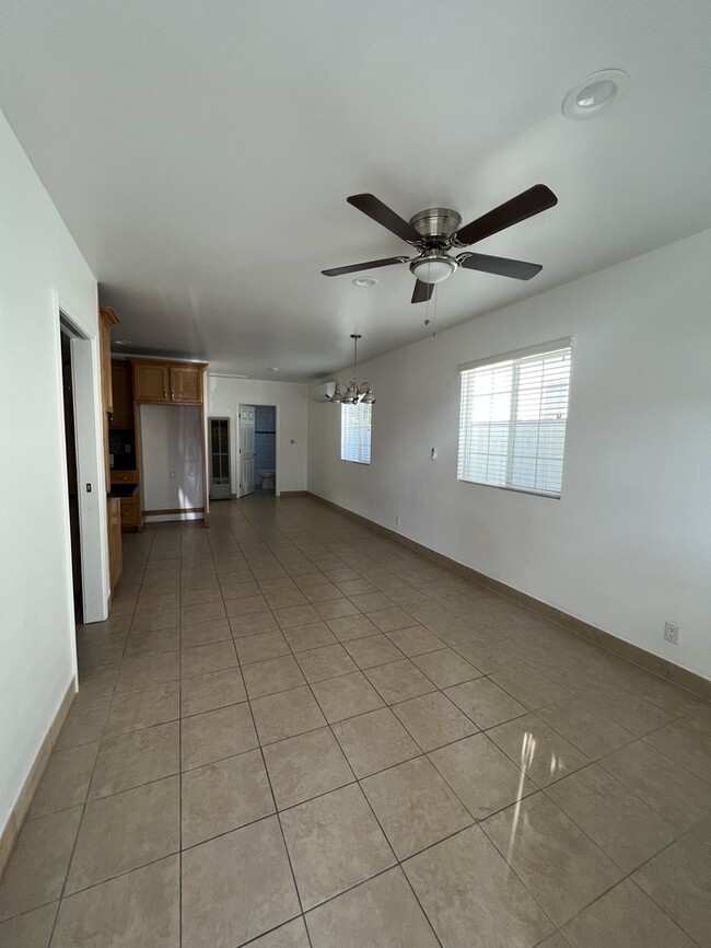 9807 San Antonio Ave in South Gate, CA - Building Photo - Building Photo