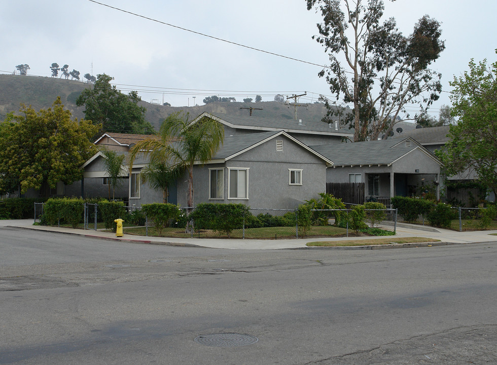 176-186 W Flint St in Ventura, CA - Foto de edificio